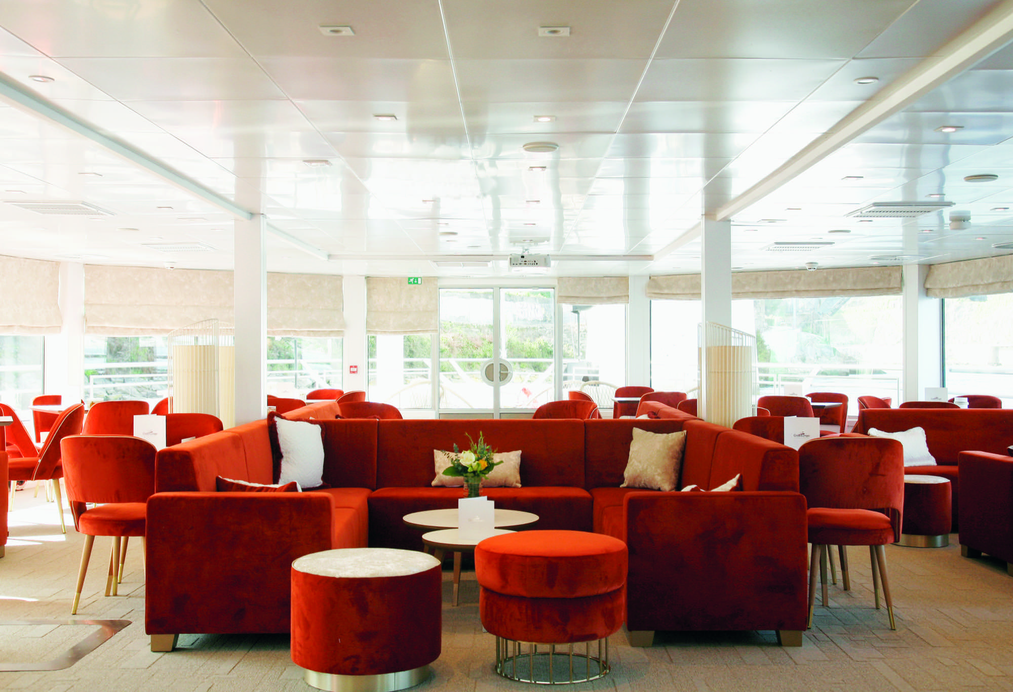 CroisiEurope MS Amalia Rodrogues Bar Lounge 3.jpg